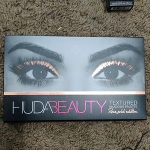 Huda Beauty Textured Shadows Palette Rose Gold